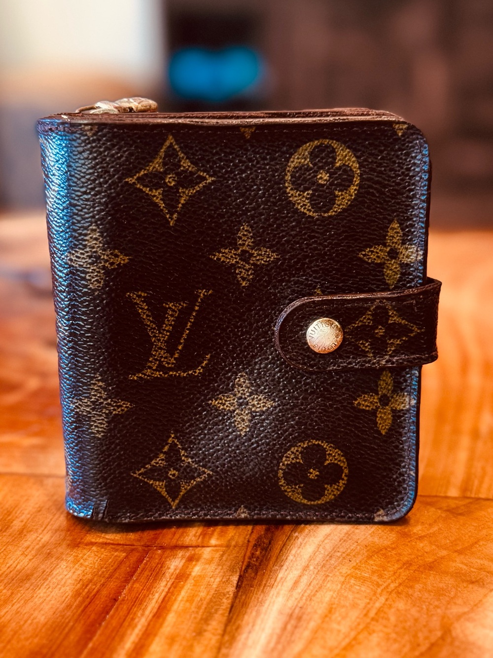 Louis Vuitton LV Monogram Coated Canvas Compact Zippé Wallet vintage 2001